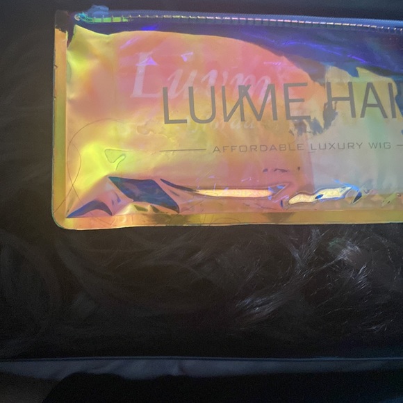 comes with lace front band and edge brush. - Picture 5 of 5